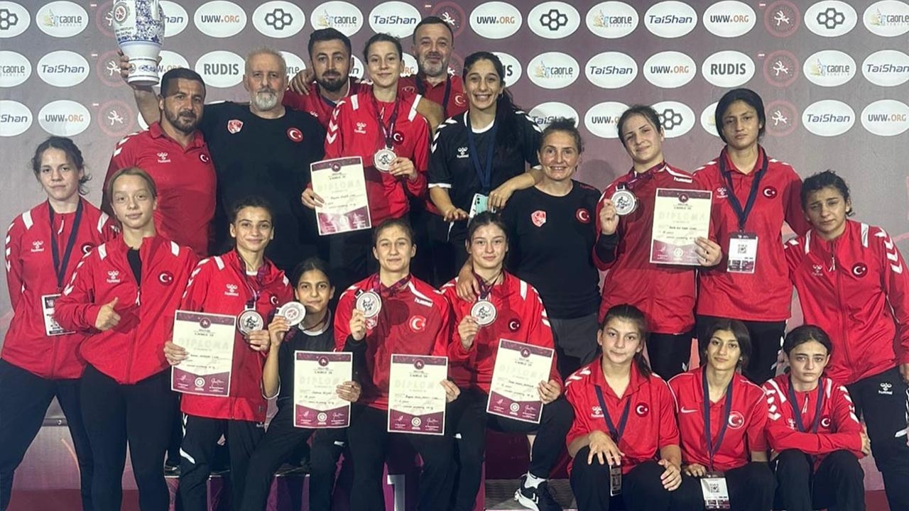 Yalova Zeynep Arkadas Avrupa Ikinci (2)