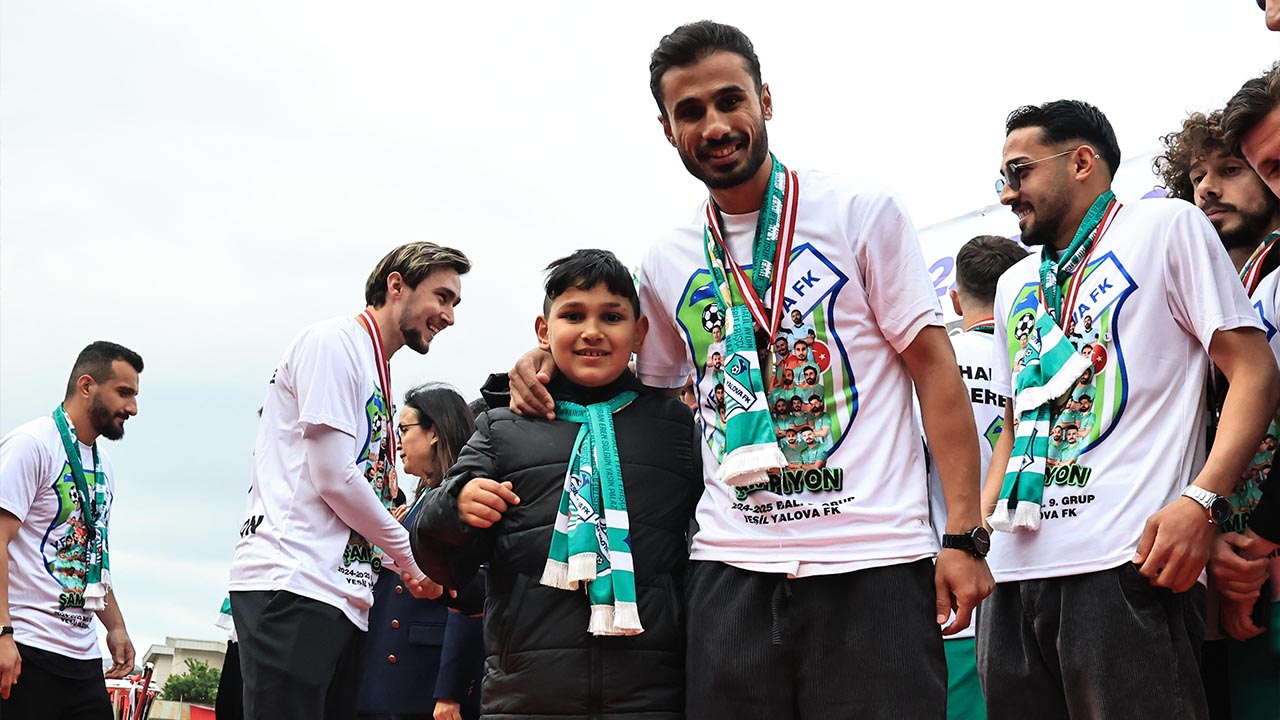 Yesil Yalova Fk Futbol Ayrilik Furya (2)