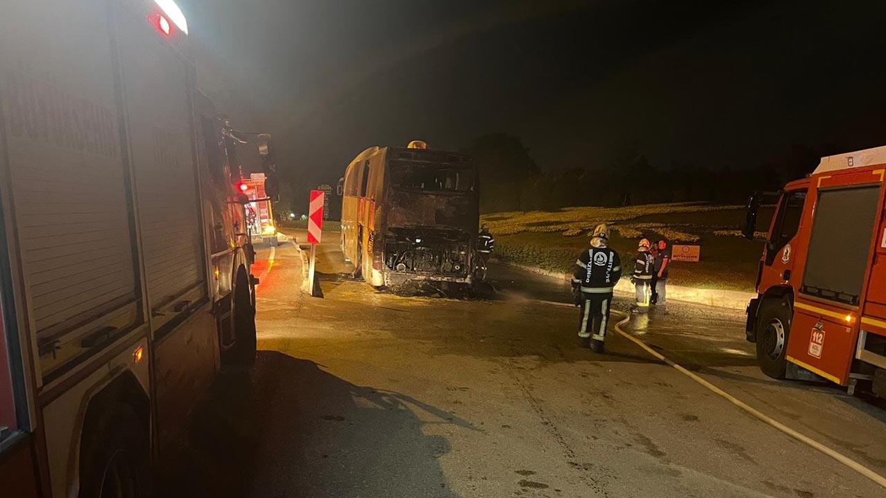 Denizli Tur Otobus Yangin (1)