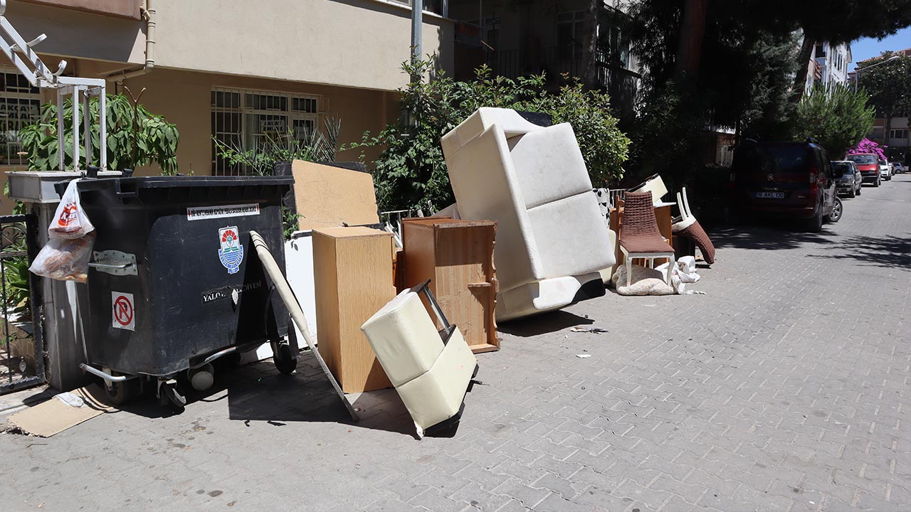 Yalova Fatih Caddesi Gurel Sokak Cop Yiğin Belediye Toplamiyo (6)
