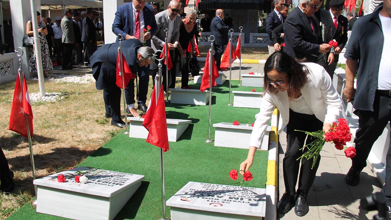 Yalova Millet Direnis Yil 15 Temmuz Sehit Darbe Toren (3)