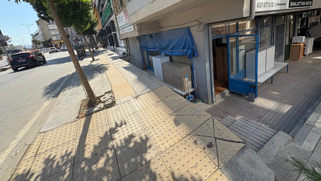 Yalova Sehit Omer Faydali Caddesi Kaldirim Dusme Tehlike (2)