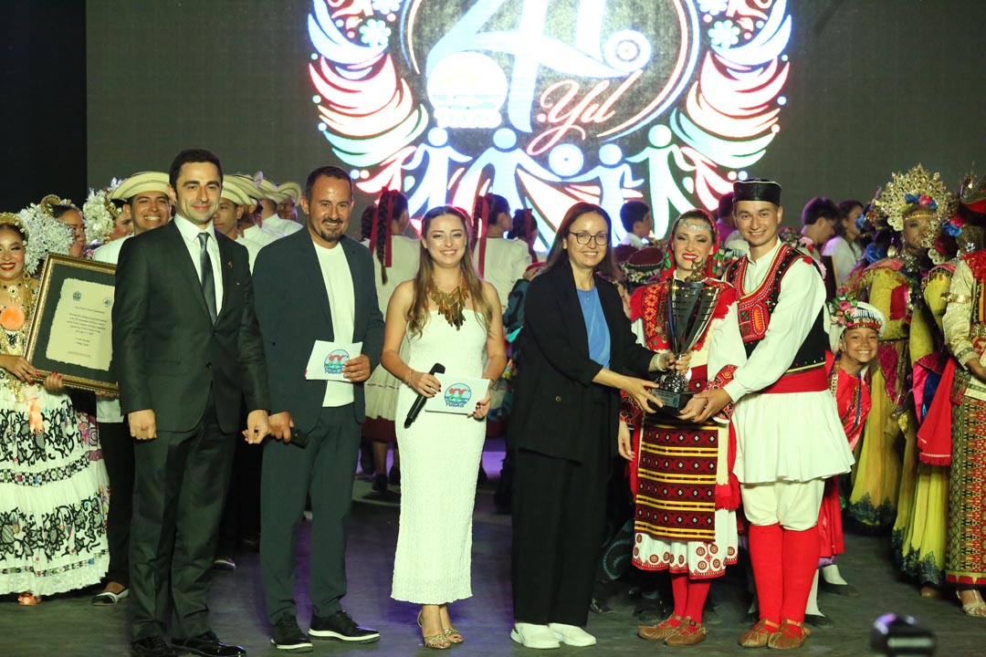 Yalova Tufag Kultur Dans Yarisma Ulke Ekip Folklor Gosteri Odul Kupa Kostum (2)