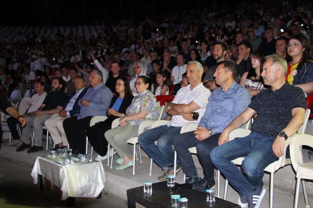 Yalova Tufag Kultur Dans Yarisma Ulke Ekip Folklor Gosteri Odul Kupa Kostum (4)
