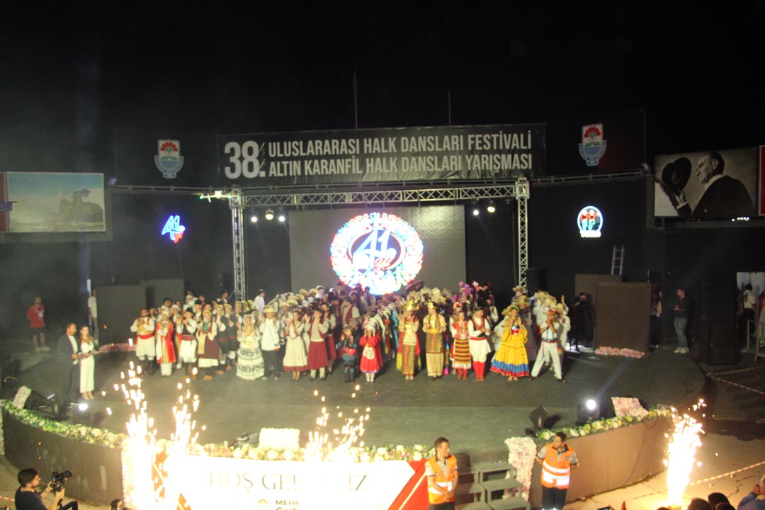 Yalova Tufag Kultur Dans Yarisma Ulke Ekip Folklor Gosteri Odul Kupa Kostum (8)