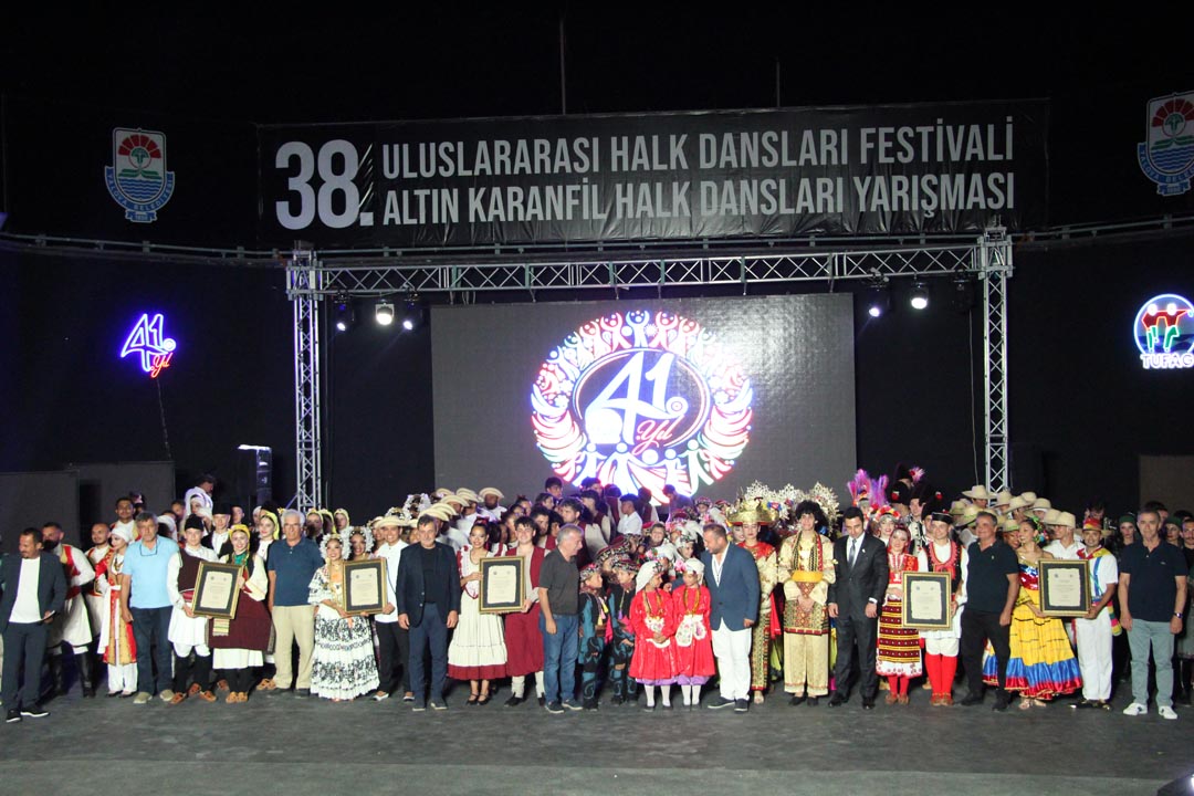 Yalova Tufag Kultur Dans Yarisma Ulke Ekip Folklor Gosteri Odul Kupa Kostum (9)