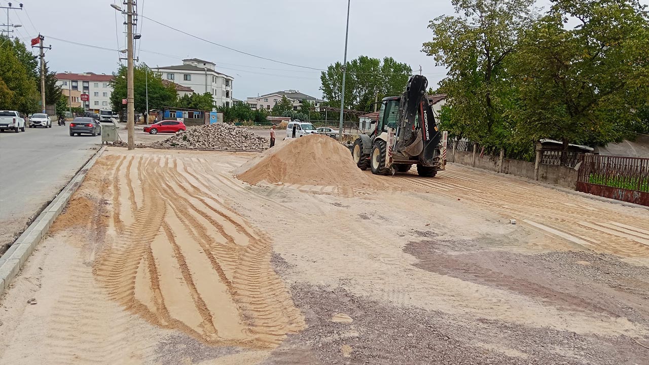Sultaniye Meydanı’nda Parke Çalışması (1)