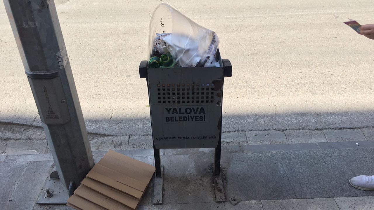 Yalova Sokak Cop Cevre Kirlilik (1)