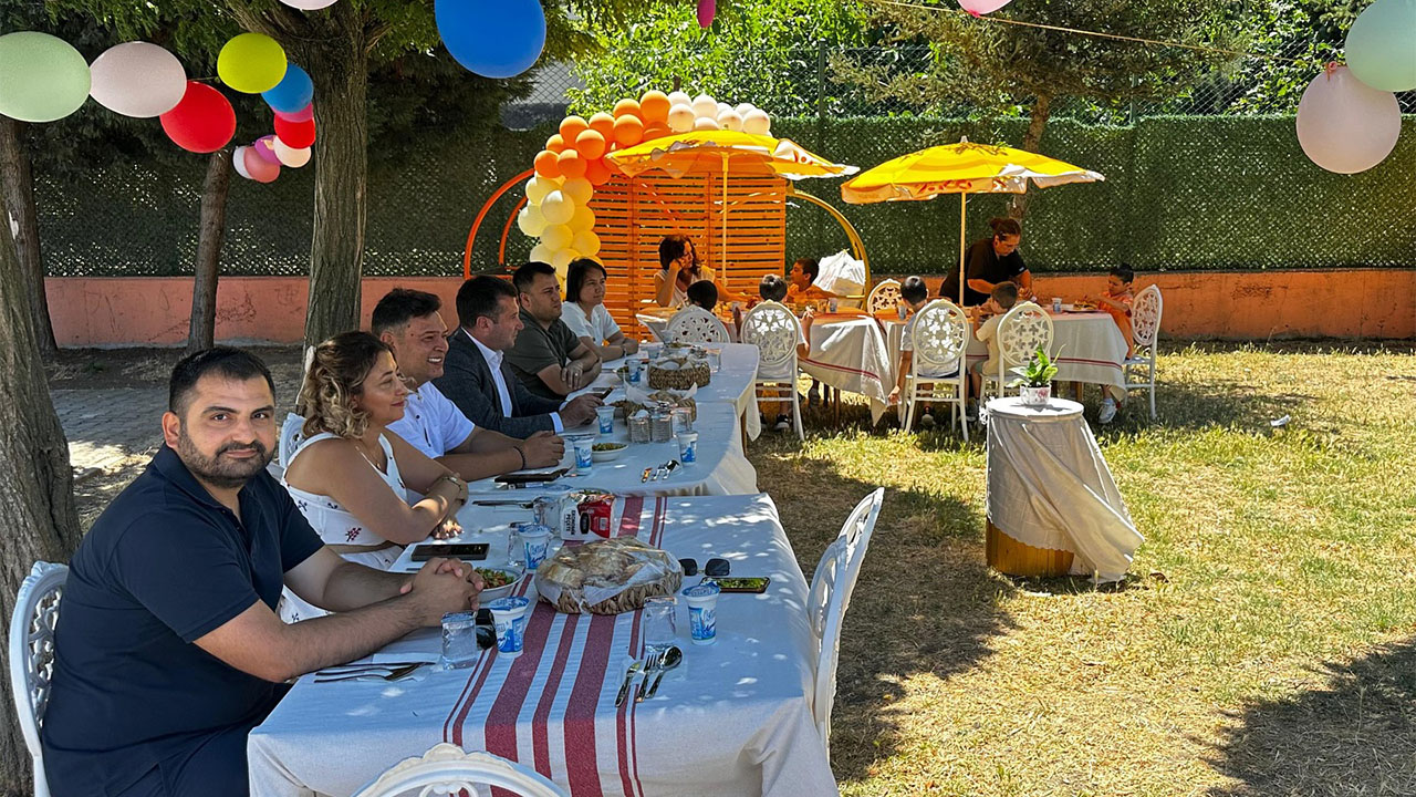 Yalova Aile Sosyal Hizmetler Anadolu Kalkinma Vakfi Cocuk Karne Hediye (4)