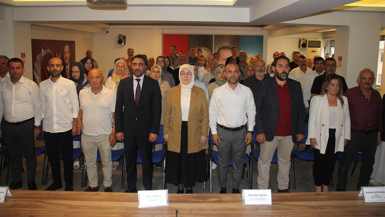 Yalova Ak Parti Il Danisma Meclis Toplanti Baskan Vekil Kadin Genclik Kollari (2)