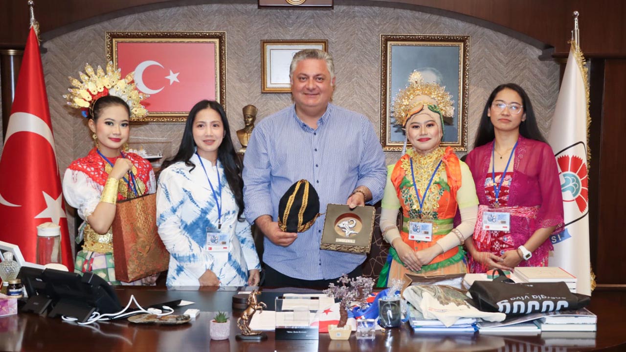 Yalova Belediye Baskan Ekip Folklor Ulke (3)