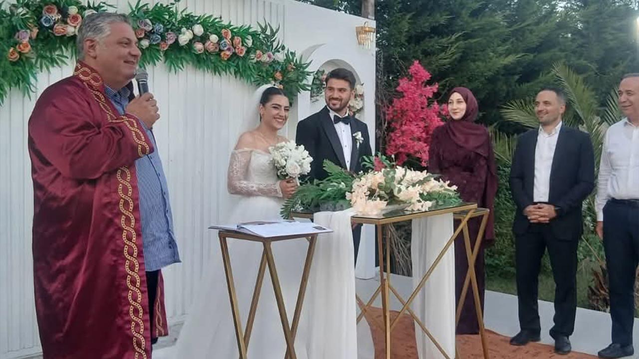 Yalova Belediye Baskan Kir Dugun Nikah Toren Genc Cift Dunyaevi (2)