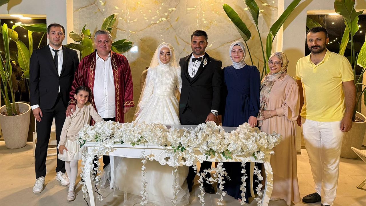 Yalova Belediye Baskan Nikah Genc Cift Torenler (1)