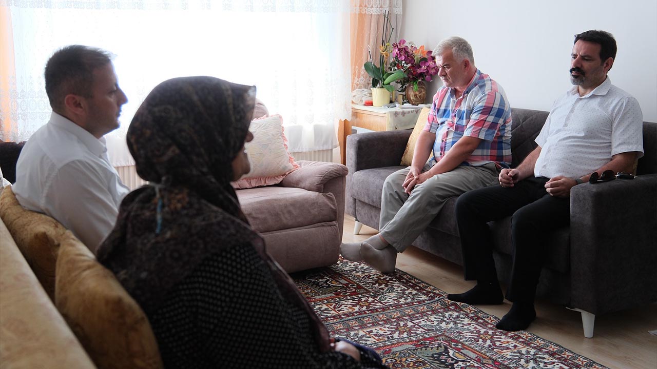 Yalova Ciftlikkoy Sehit Bacerettin Ozgur Ailesi Ziyaret (5)