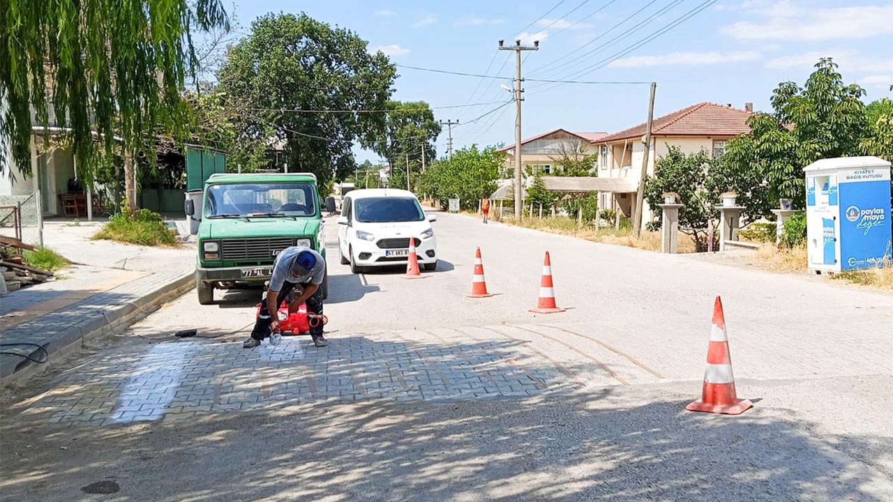 Yalova Ciftlikkoy Yaya Gecidi Kasis Boyama Calisma (1)