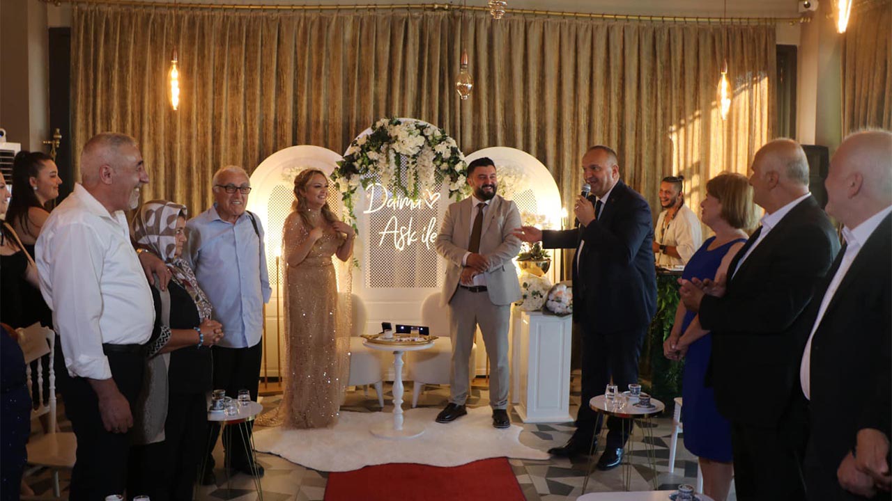 Yalova Cinarcik Belediye Meclis Uyeler Baskan Nikah (2)