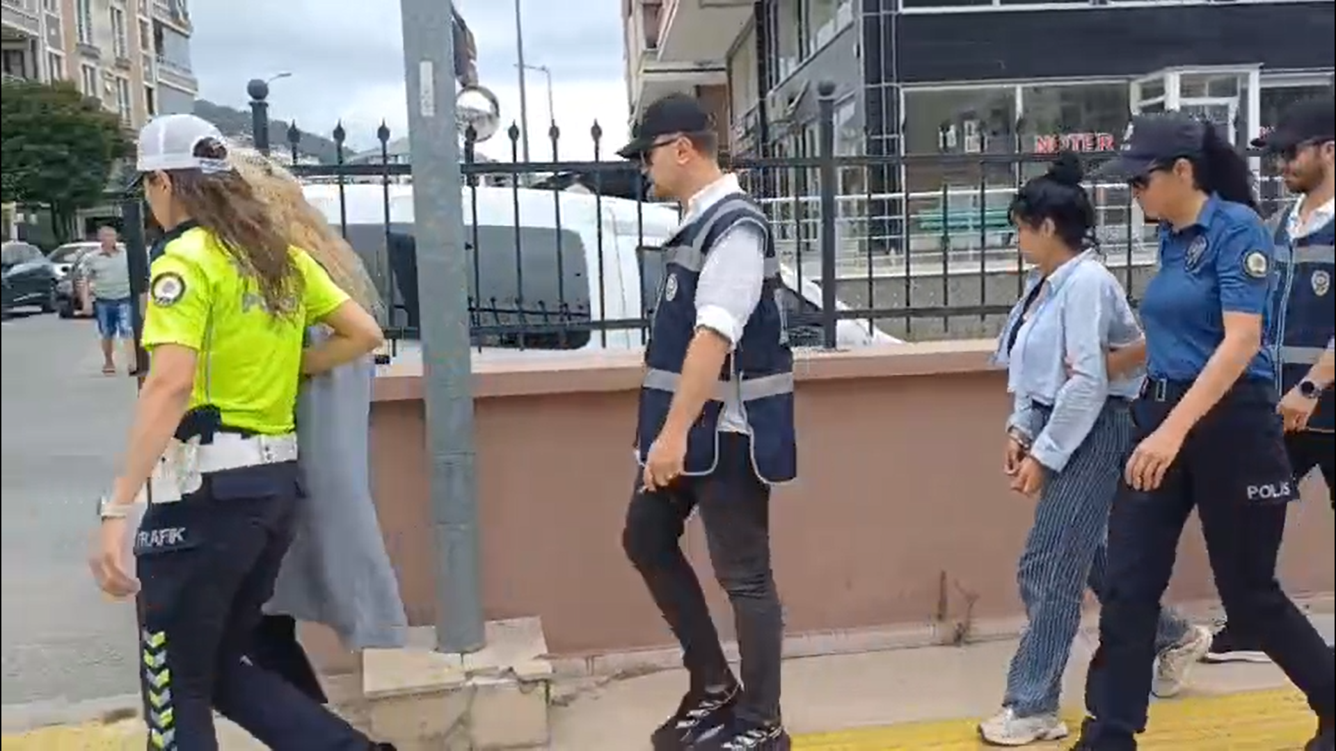 Yalova Cinarcik Yazlikci Zihnet Esya Calinti Polis Yakalama Gozalti (2)
