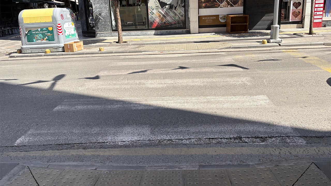 Yalova Fatih Caddesi Duba Uyari Tabelasi (1)