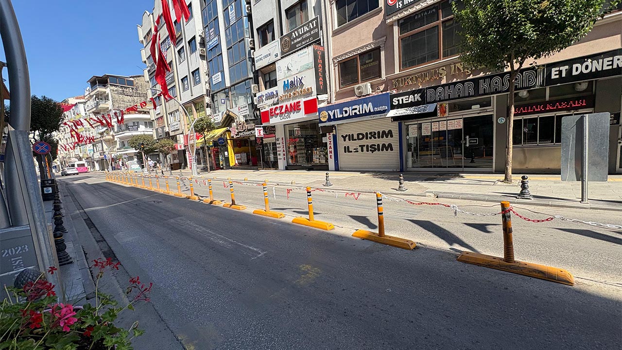 Yalova Fatih Caddesi Duba Uyari Tabelasi (2)