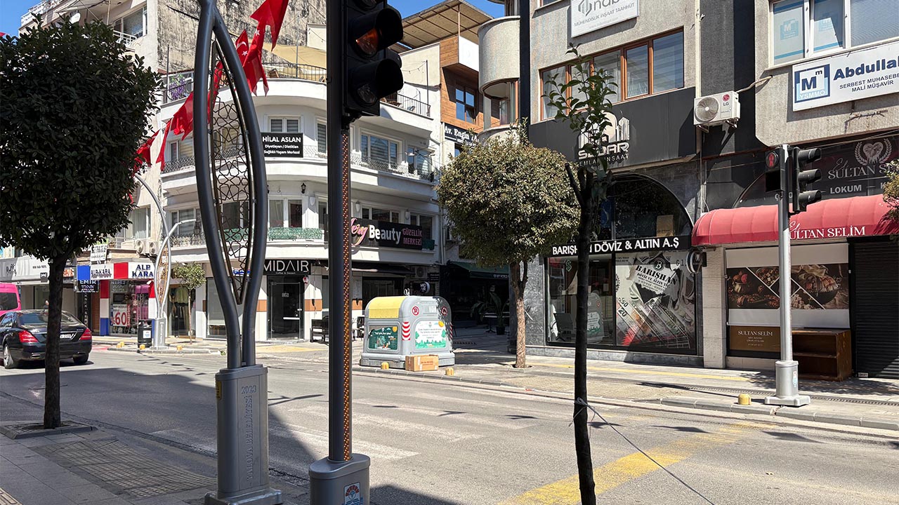 Yalova Fatih Caddesi Duba Uyari Tabelasi (4)