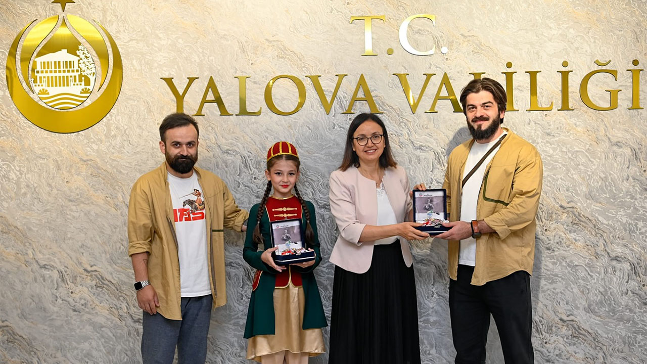 Yalova Kafkas Kultur Dernek Uluslararasi Festival Dans Ekip Vali Ziyaret Gorusme (1)