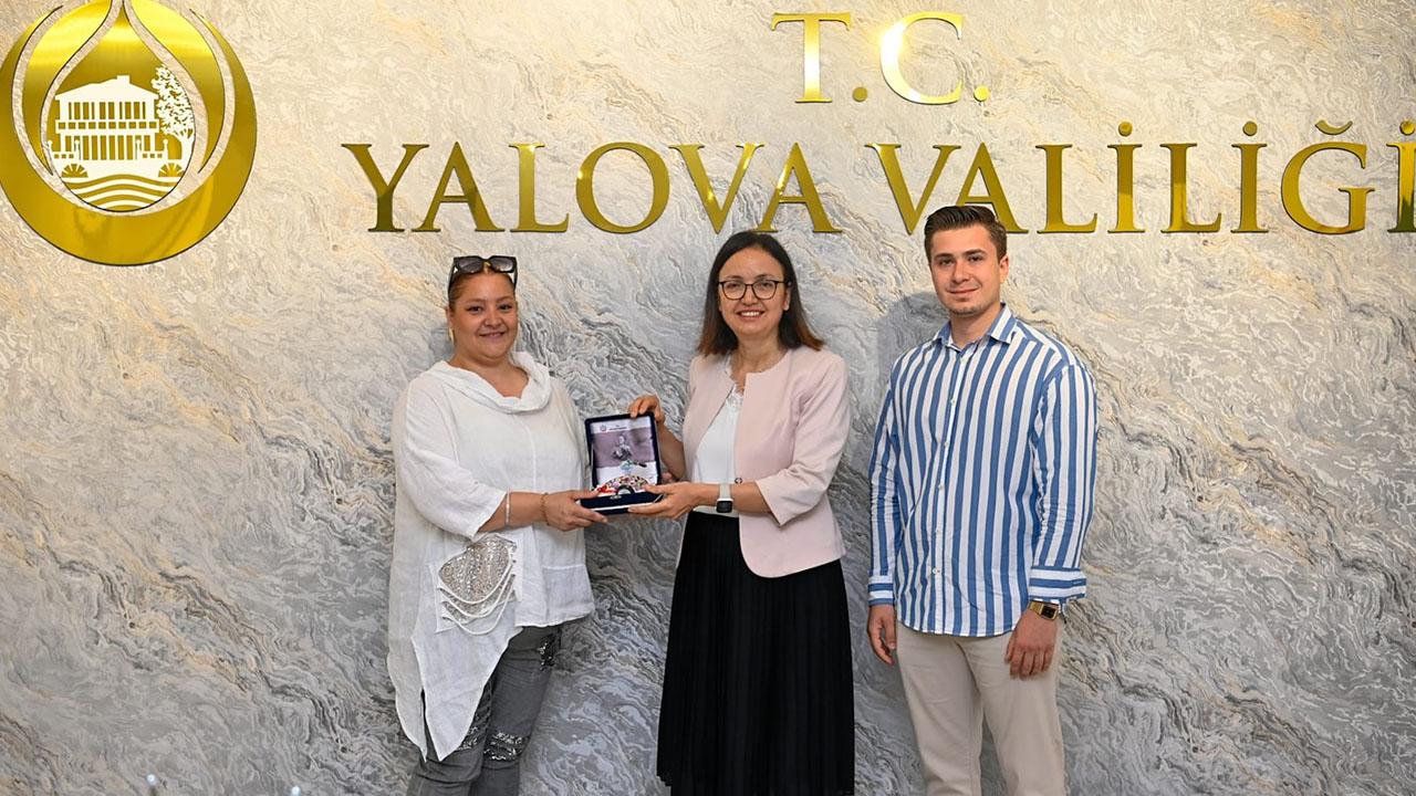 Yalova Kafkas Kultur Dernek Uluslararasi Festival Dans Ekip Vali Ziyaret Gorusme (3)