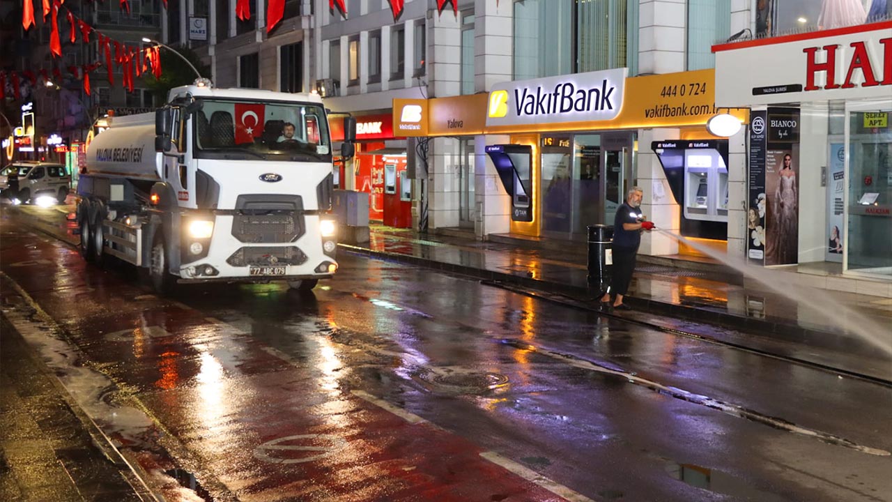 Yalova Merkez Cadde Kampsamli Temizlik Calisma Su Yikama (3)
