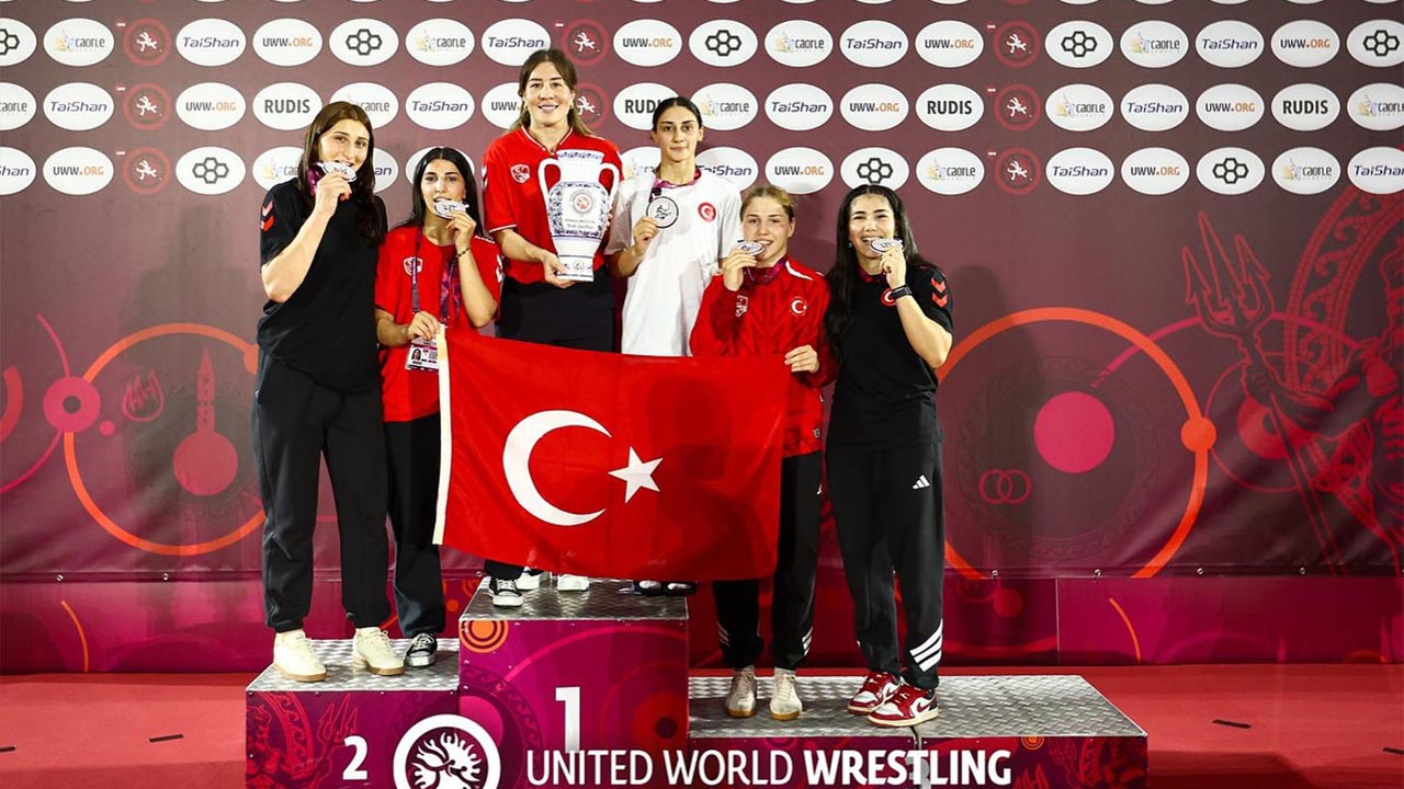Yalova Termal Belediyespor U20 Kadin Gures Avrupa Sampiyona Bronz Madalya (1)