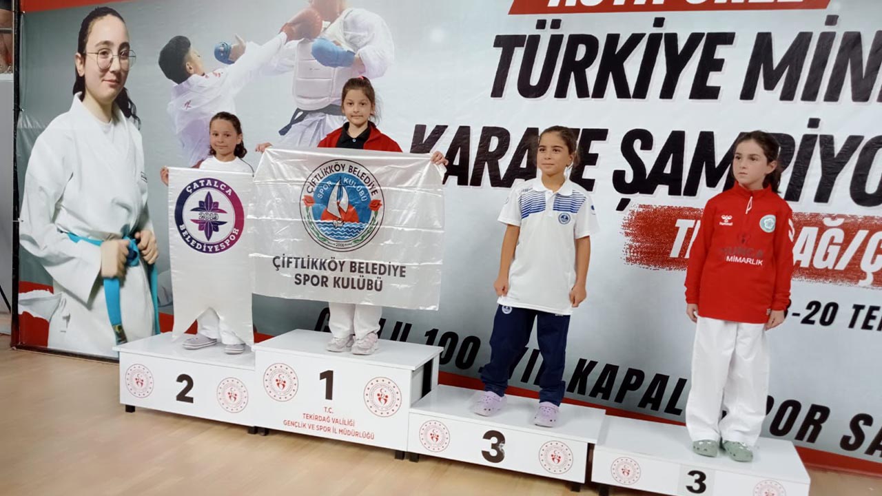 Yalova Ciftlikkoy Belediyespor Sampiyona Minik Turkiye (1)