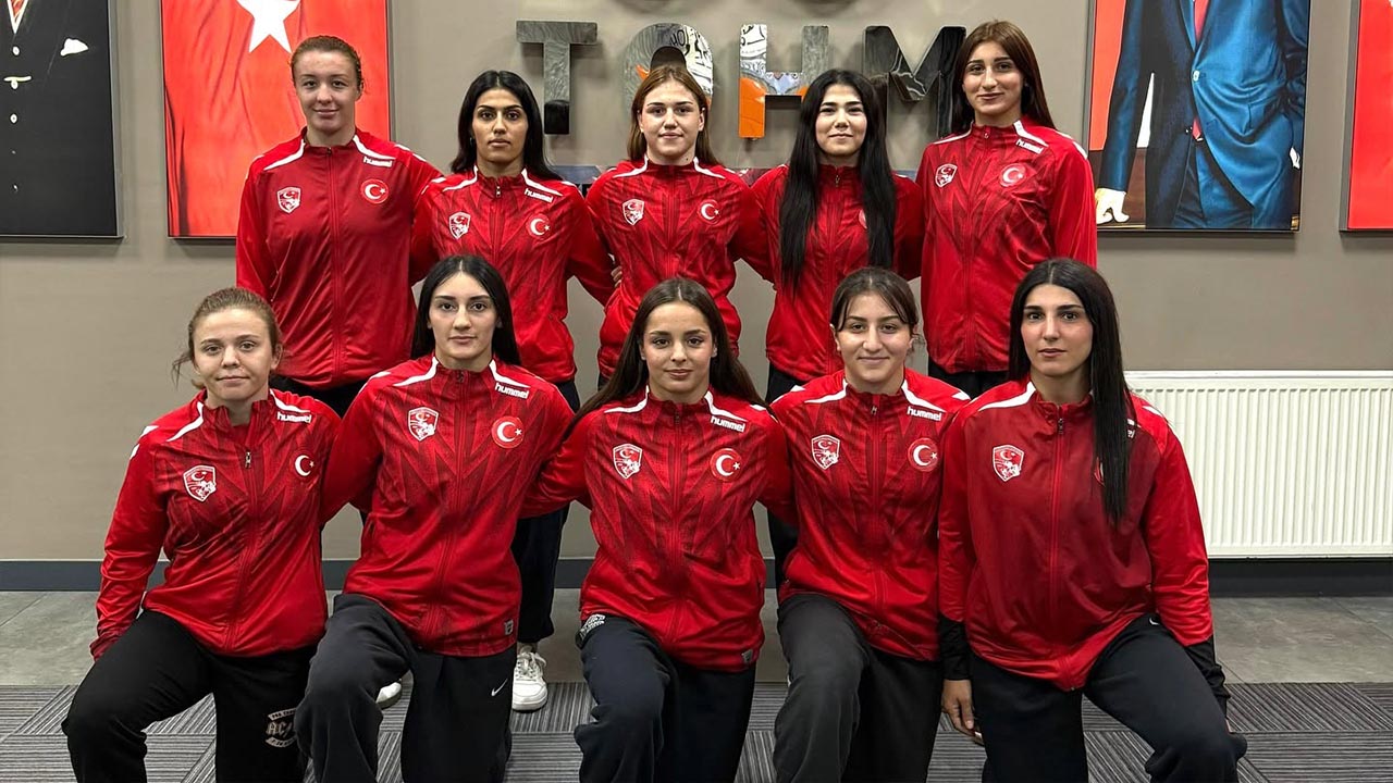 Yalova Sevval Tuba Dilan Sahne Avrupa (2)