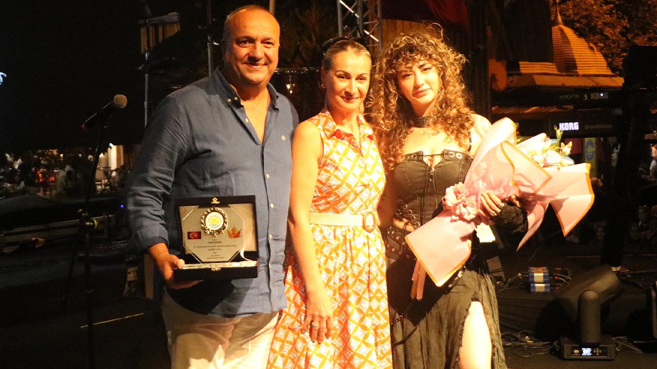 Altın Çınar Festivali İlk Gecesiyle Herkesi Büyüledi (6)