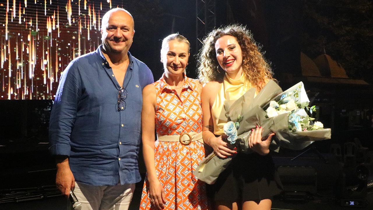 Altın Çınar Festivali İlk Gecesiyle Herkesi Büyüledi (7)