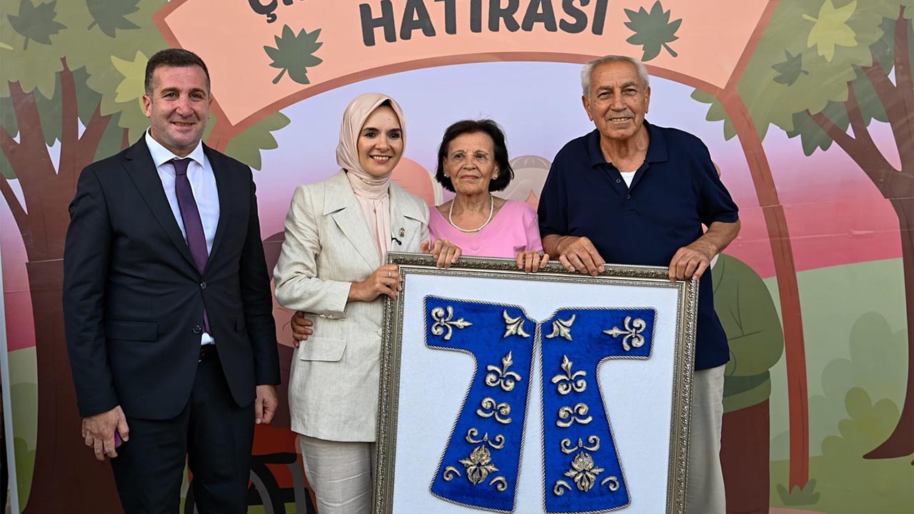Bakan Göktaş Çınarcık Huzurevi’ni Ziyaret Etti (5)
