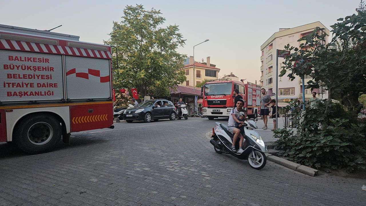 Balıkesir Sındırlı Deprem Yıkım Bina (3)