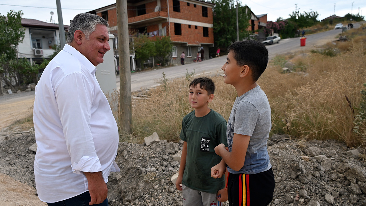 Başkan Gürel Yol Çalişmalarini Yeri̇nde İnceledi̇ (3)