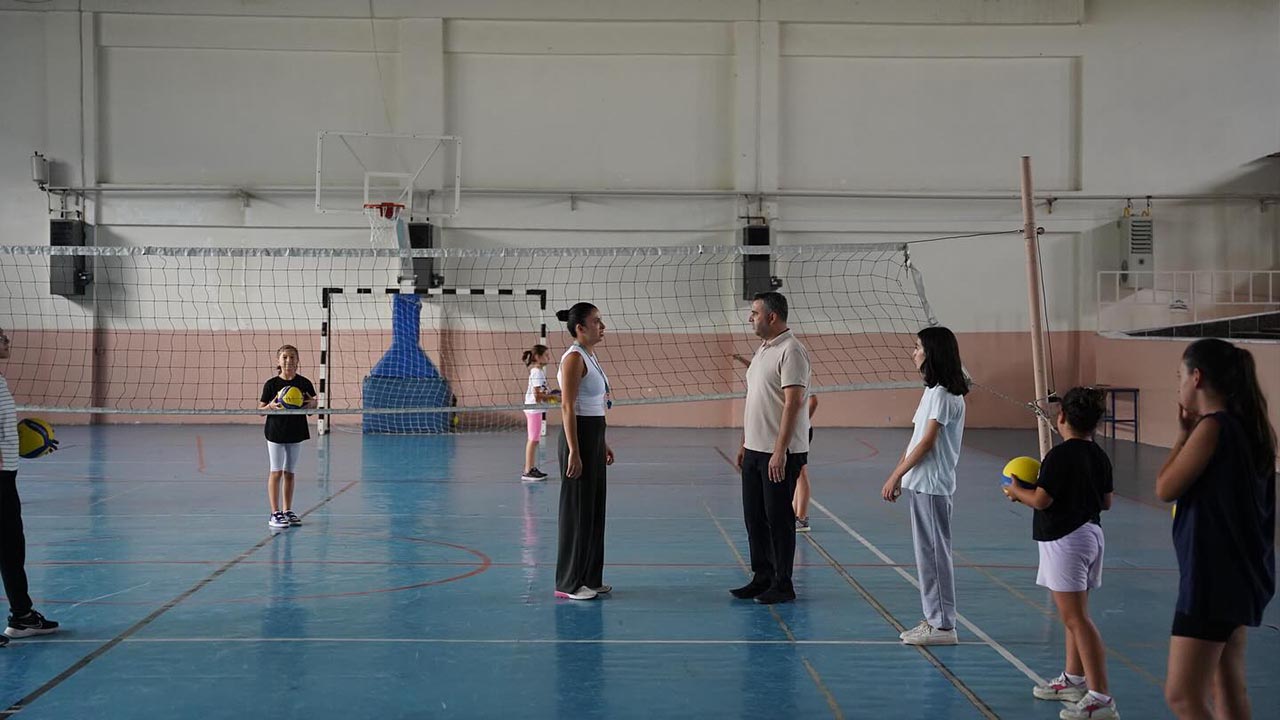 Başkan Tavşan’dan Voleybol Kursuna Ziyaret (3)