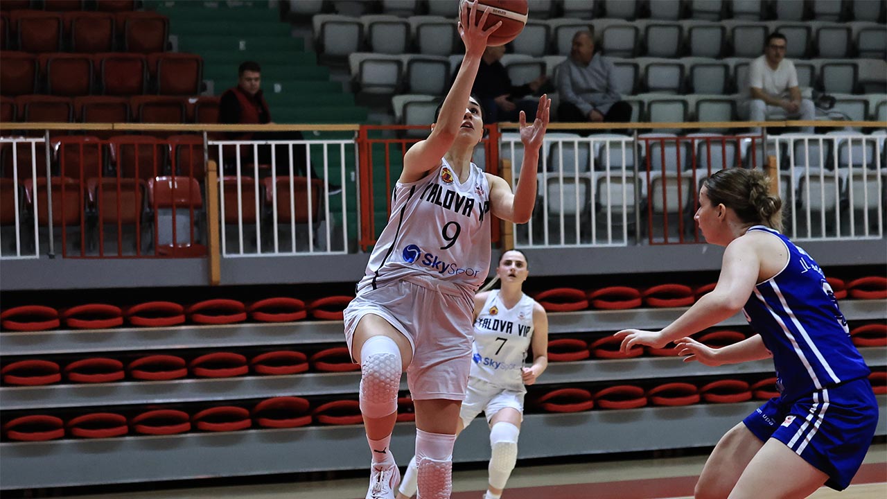Fatma Nur İstanbul’un Yolunu Tuttu (1)