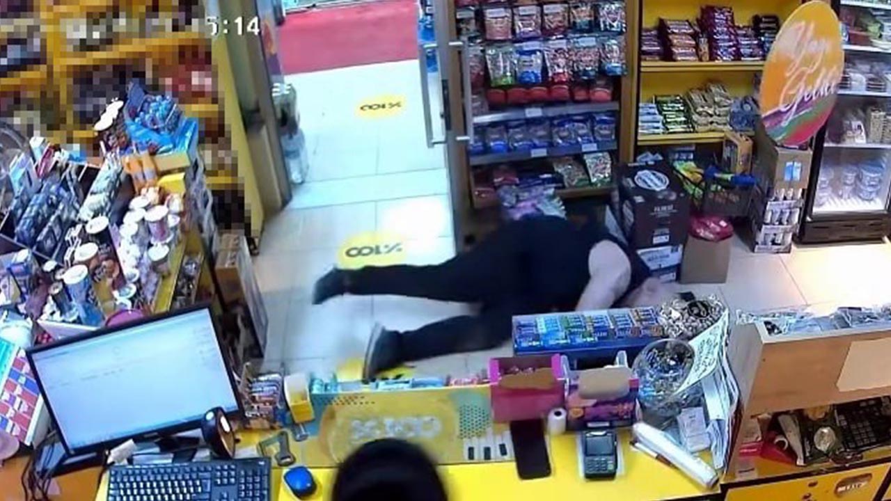 Gülerken Bir Anda Yere Yığıldı (1)