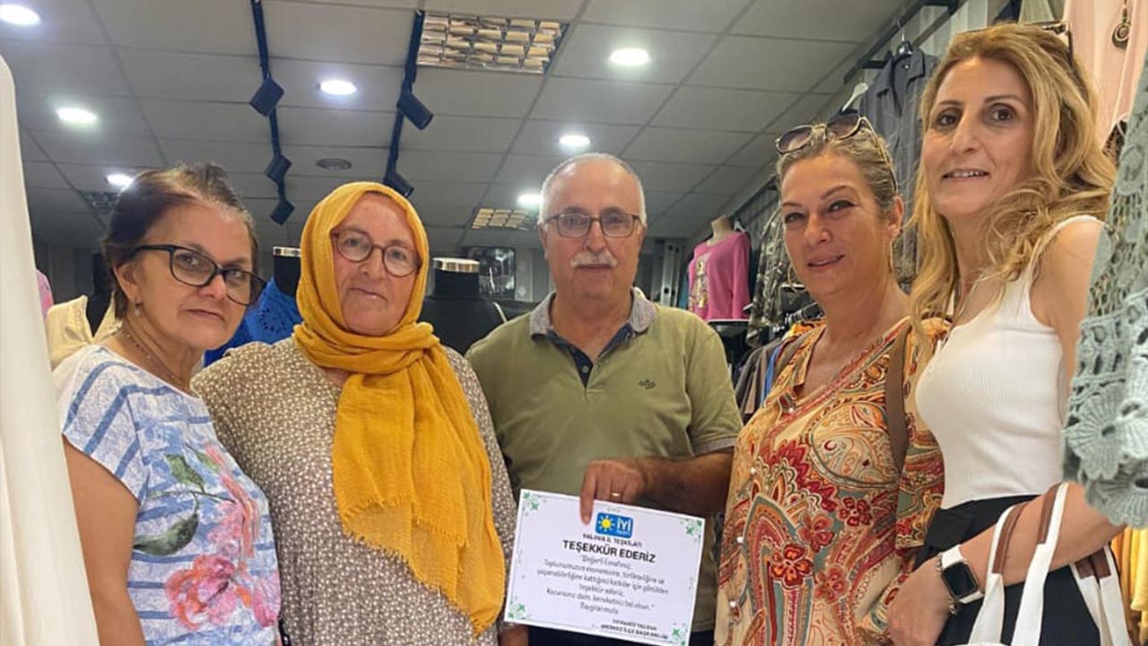 İyi̇ Parti Yalova Merkez İlçe Başkanlığı’ndan Esnafa Teşekkür Belgeleri (1)