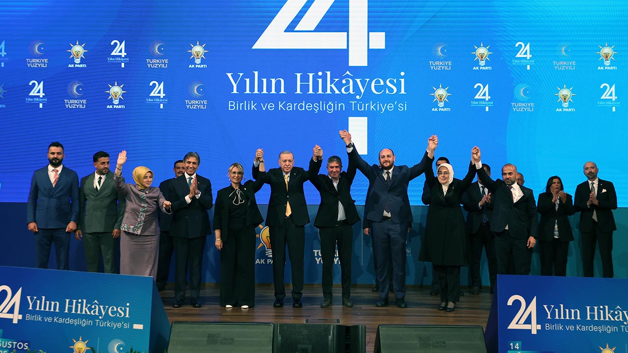 Yalova Altınova Belediye Başkan Yasemin Fazlaca Rozet Akp (2)
