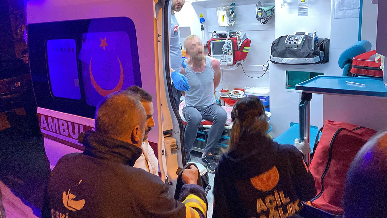 Aile Içi Kavga Sonrası Kendisini Odaya Kapatan Adam Için Özel Harekat Timi Devreye Girdi (1)