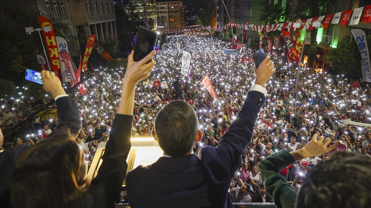 Chp Özgür Özel Beyoğlu Miting Belediye (5)