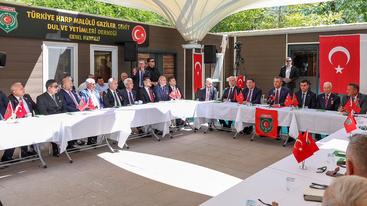 Özgür Özel Gazi Chp Komisyon Af (4)