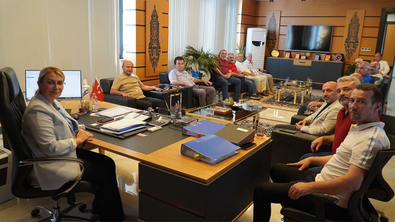 Yalova Altinova Eski Yeni Baskan Gorusme Ak Parti Katilim Tebrik (1)