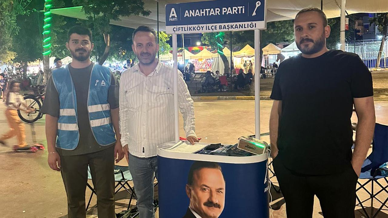 Yalova Anahtar Parti Il Baskanlik Uye Stand Calisma (1)