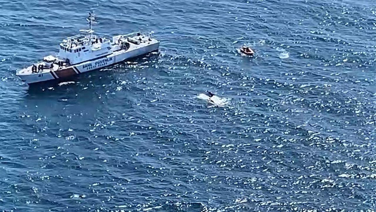 Yalova Balikesir Marmara Ada Sahil Guvenlik Parcalanmis Tekne Is Adami Arama (2)