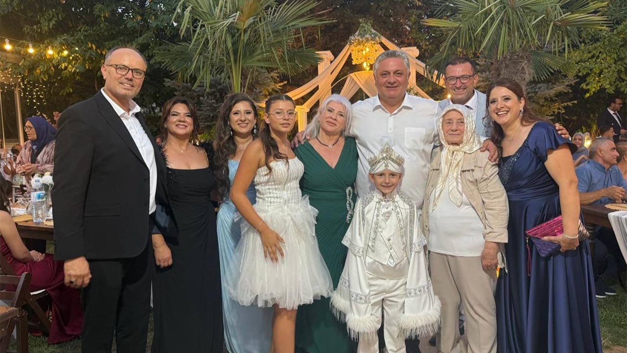 Yalova Belediye Baskan Mehmet Gurel Nikah Toren Tebrik (1)