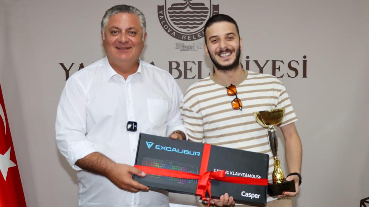 Yalova Belediye Fc E Spor Turnuva Sampiyonlar (1)