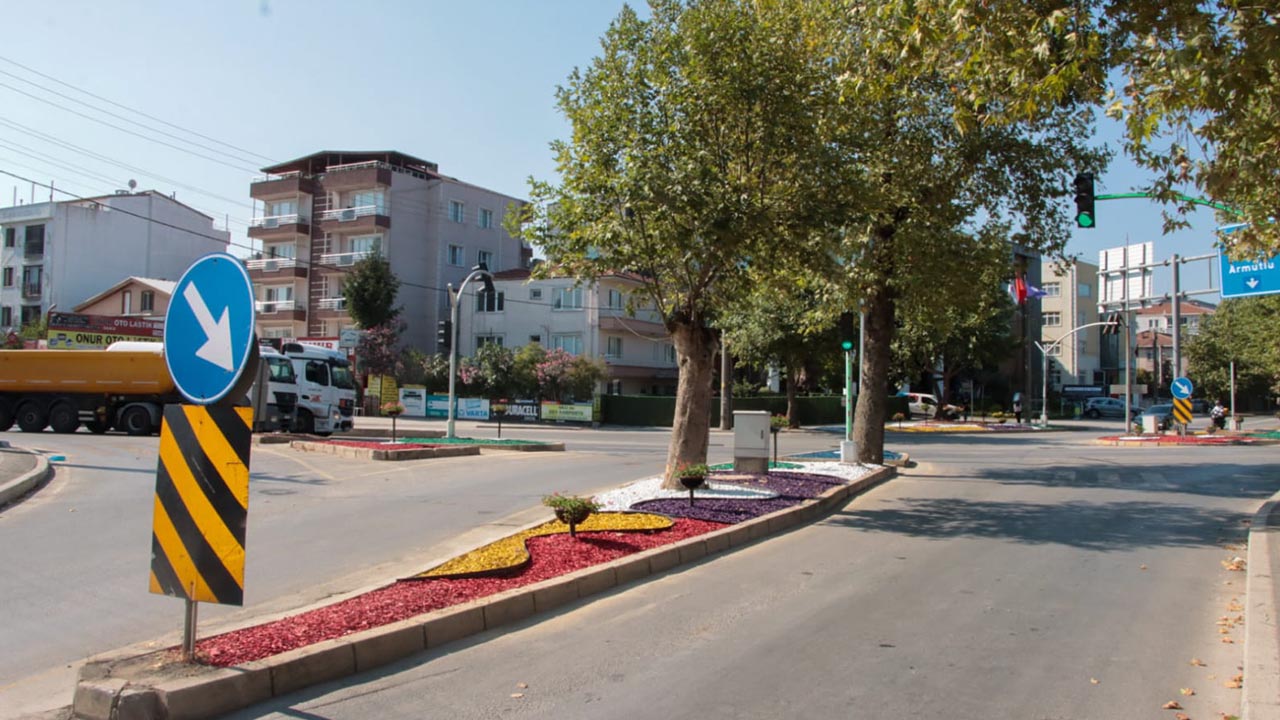Yalova Belediyesi Park Bahceler Peyzaj Calisma (2)