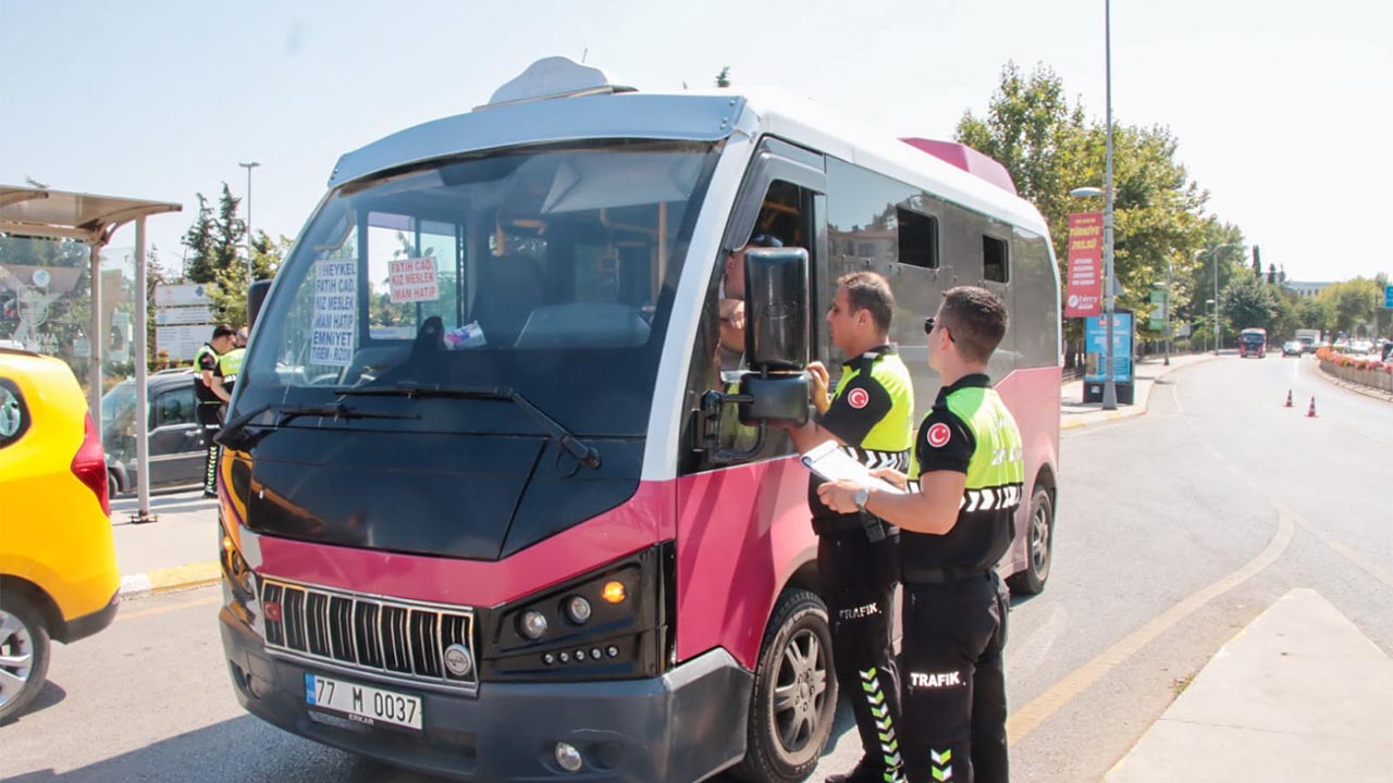 Yalova Beledi̇yesi̇'nden M Plakali Mi̇ni̇büslere Kapsamli Deneti̇m (1)